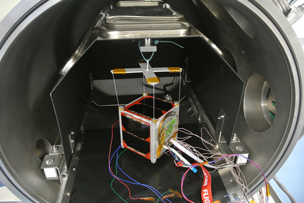 熱真空試驗(yàn)箱(圖3) 熱真空試驗(yàn)箱(圖3)