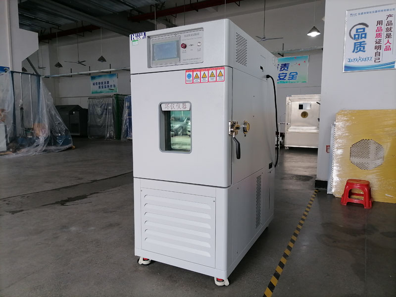 電梯IC卡裝置高低溫試驗(yàn)箱(圖1) 電梯IC卡裝置高低溫試驗(yàn)箱(圖1)